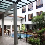 Lotus Art Garden Hotel